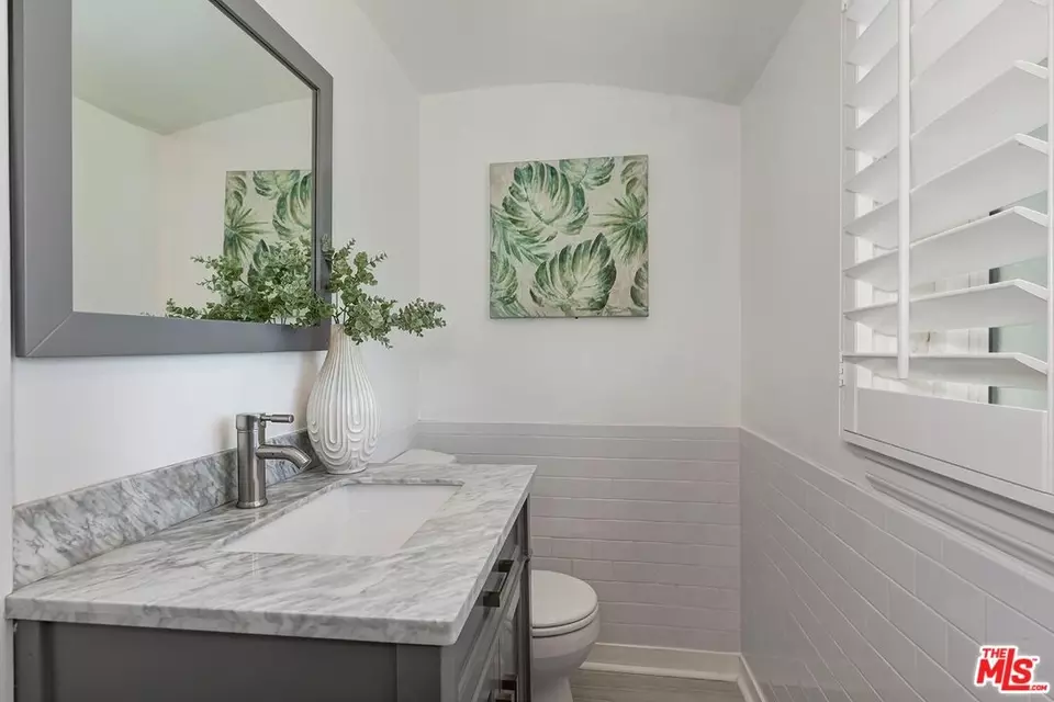 Bath - 218 S Peck Dr, Beverly Hills, CA 90212 photo 1 of 8