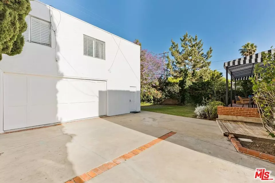 Exterior - 218 S Peck Dr, Beverly Hills, CA 90212 photo 10 of 10