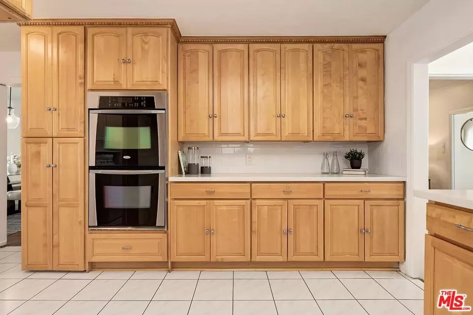 Kitchen - 218 S Peck Dr, Beverly Hills, CA 90212 photo 3 of 4