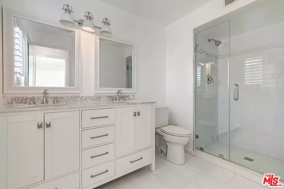 Bath - 218 S Peck Dr, Beverly Hills, CA 90212 photo 8 of 8