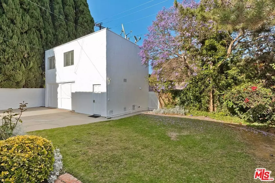 Exterior - 218 S Peck Dr, Beverly Hills, CA 90212 photo 9 of 10