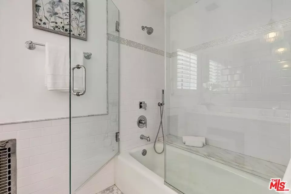Bath - 218 S Peck Dr, Beverly Hills, CA 90212 photo 5 of 8