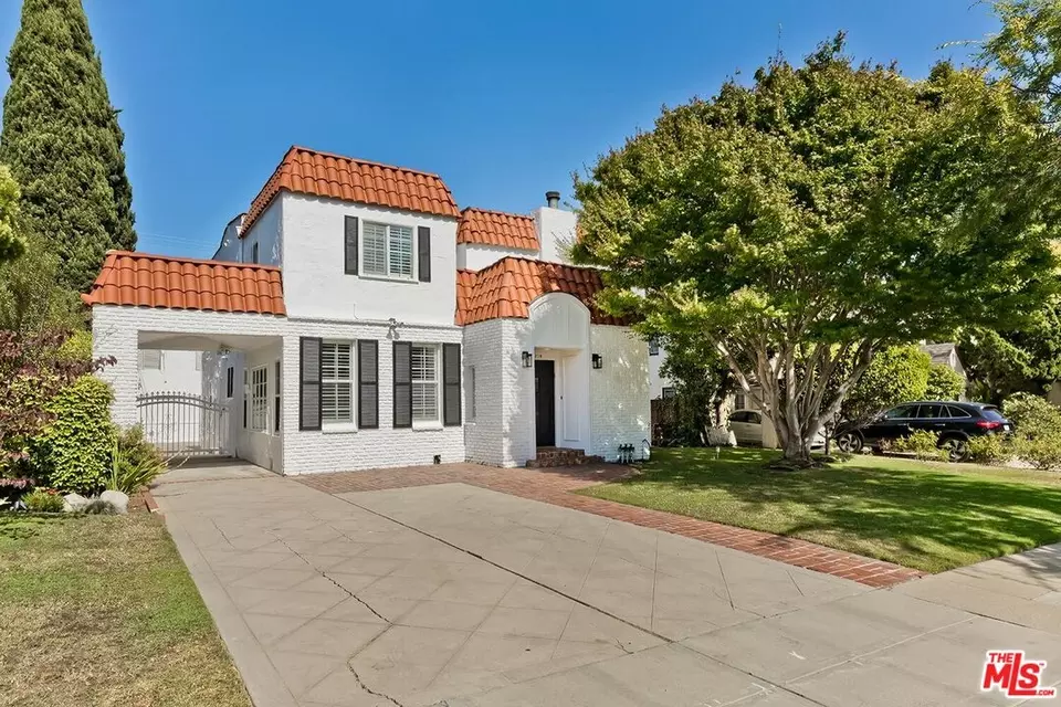 Exterior - 218 S Peck Dr, Beverly Hills, CA 90212 photo 2 of 10