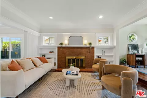 3517 9th Ave, Los Angeles, CA 90018