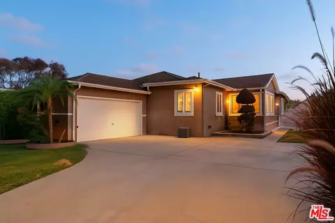 11731 Cimarron Ave, Hawthorne, CA 90250