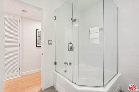 Bath - 240 Oakhurst Ln, Arcadia, CA 91007 photo 3 of 6