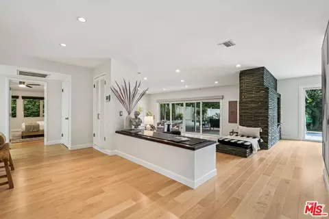 Entry Way - 240 Oakhurst Ln, Arcadia, CA 91007 photo 3 of 4