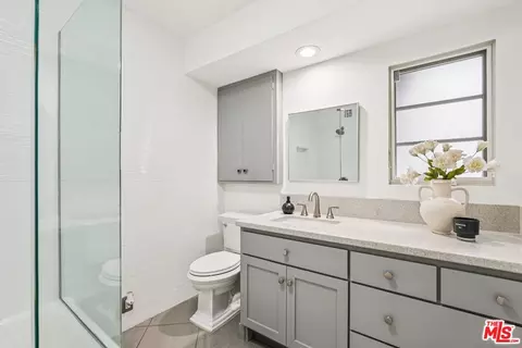 Bath - 240 Oakhurst Ln, Arcadia, CA 91007 photo 1 of 6