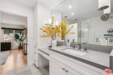 Bath - 240 Oakhurst Ln, Arcadia, CA 91007 photo 5 of 6
