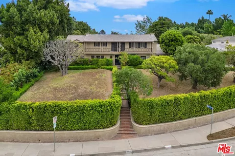 570 S Beverly Glen Blvd, Los Angeles, CA 90024