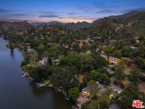 29255 S Lakeshore Dr, Agoura Hills, CA 91301