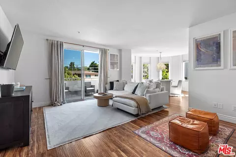 11870 Washington Pl #201, Los Angeles, CA 90066