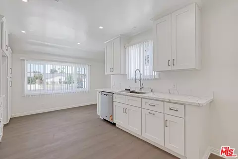 7026 Colbath Ave, Van Nuys, CA 91405 photo 16
