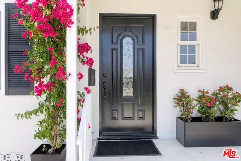 7026 Colbath Ave, Van Nuys, CA 91405 photo 2