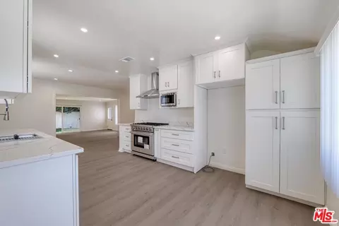 7026 Colbath Ave, Van Nuys, CA 91405 photo 21