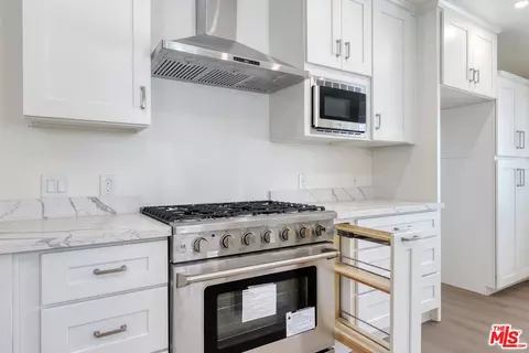 7026 Colbath Ave, Van Nuys, CA 91405 photo 18