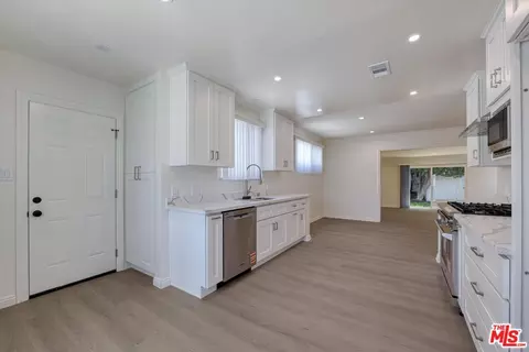 7026 Colbath Ave, Van Nuys, CA 91405 photo 22