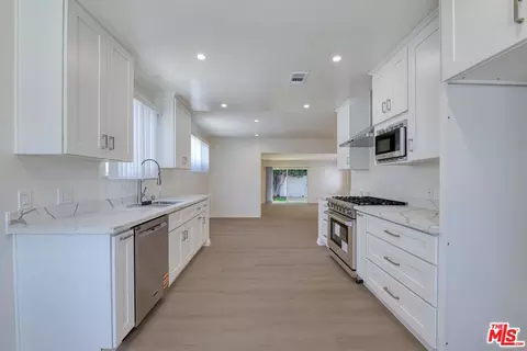 7026 Colbath Ave, Van Nuys, CA 91405 photo 23
