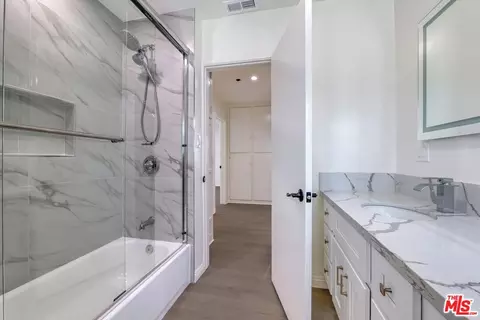 7026 Colbath Ave, Van Nuys, CA 91405 photo 36