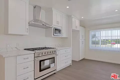 7026 Colbath Ave, Van Nuys, CA 91405 photo 17