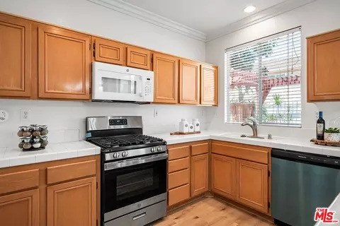 33 Halifax Pl, Irvine, CA 92602 photo 9