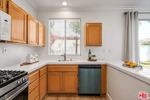 33 Halifax Pl, Irvine, CA 92602 photo 10