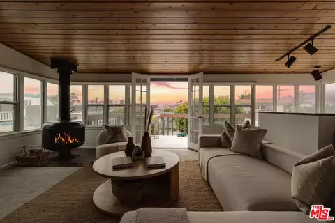 Living - 28 24th Ave, Venice, CA 90291 photo 4 of 6