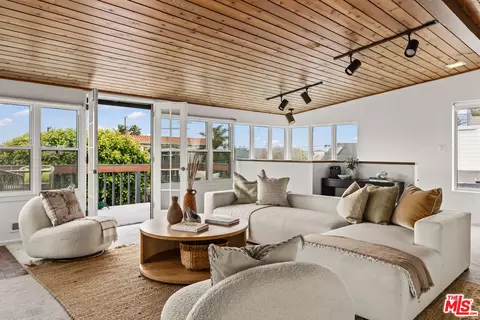 Living - 28 24th Ave, Venice, CA 90291 photo 2 of 6