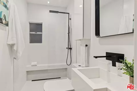 Bath - 28 24th Ave, Venice, CA 90291 photo 1 of 2