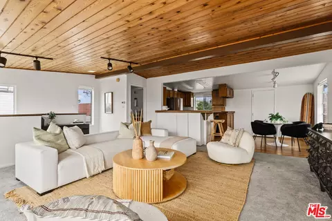 Living - 28 24th Ave, Venice, CA 90291 photo 5 of 6