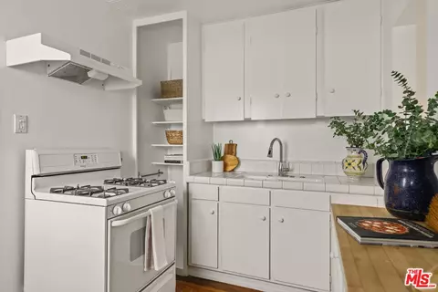 Kitchen - 28 24th Ave, Venice, CA 90291 photo 2 of 2