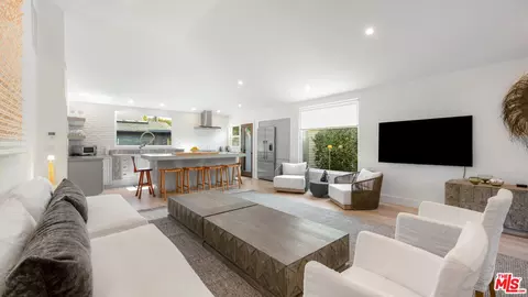 720 Angelus Pl, Venice, CA 90291