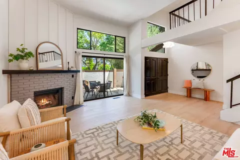 21515 Erwin St #3, Woodland Hills, CA 91367