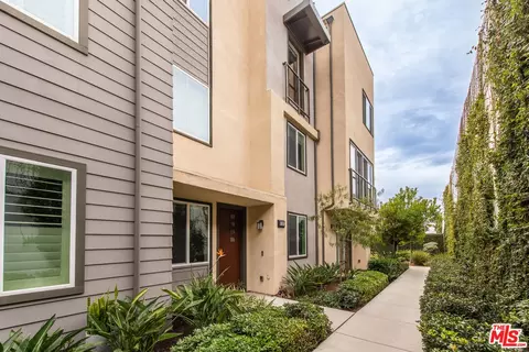 516 E Imperial Ave, El Segundo, CA 90245 photo 2