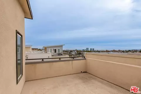 516 E Imperial Ave, El Segundo, CA 90245 photo 4