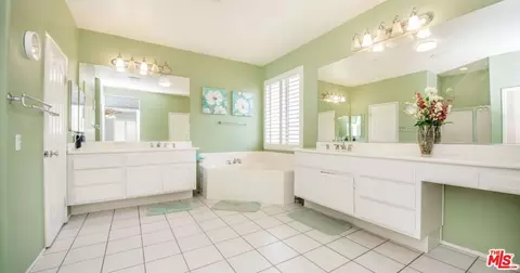 Bath - 11488 Brookrun Ct, Riverside, CA 92505 photo 3 of 5