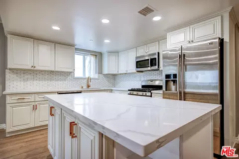 980 S Oxford Ave #103, Los Angeles, CA 90006