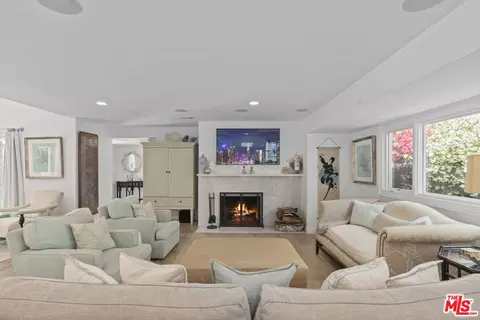 207 10th St, Santa Monica, CA 90402