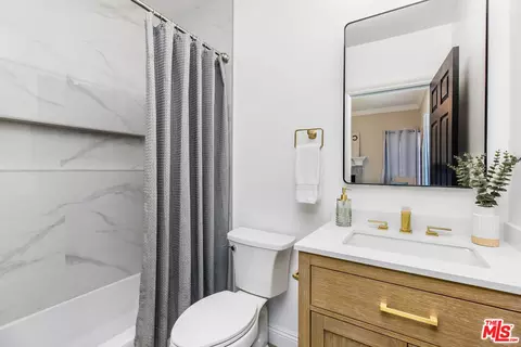 Bath - 11060 Hildreth Ct, Camarillo, CA 93012 photo 7 of 9