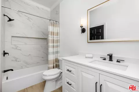Bath - 11060 Hildreth Ct, Camarillo, CA 93012 photo 6 of 9