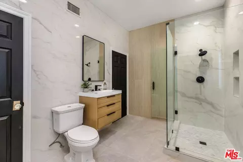 Bath - 11060 Hildreth Ct, Camarillo, CA 93012 photo 8 of 9