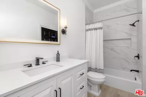 Bath - 11060 Hildreth Ct, Camarillo, CA 93012 photo 5 of 9