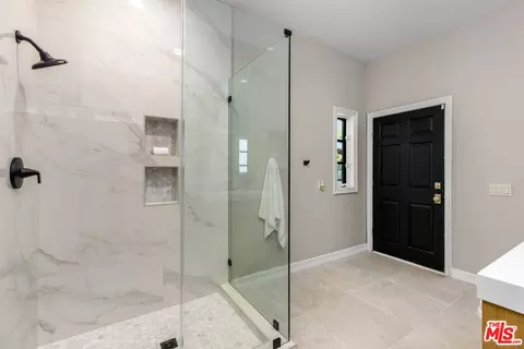 Bath - 11060 Hildreth Ct, Camarillo, CA 93012 photo 9 of 9