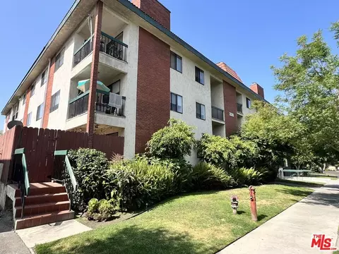 330 Burchett St #104, Glendale, CA 91203