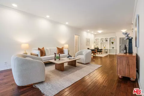 11737 Darlington Ave #103, Los Angeles, CA 90049