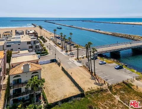 6202 Pacific Ave, Playa Del Rey, CA 90293