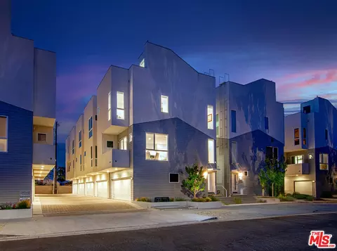 10919 Otsego St, North Hollywood, CA 91601