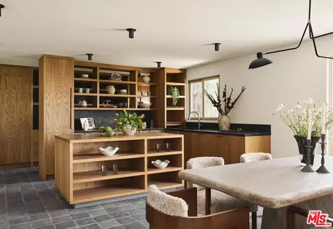 5698 Holly Oak Dr, Los Angeles, CA 90068