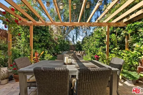 954 W 6th St, San Pedro, CA 90731