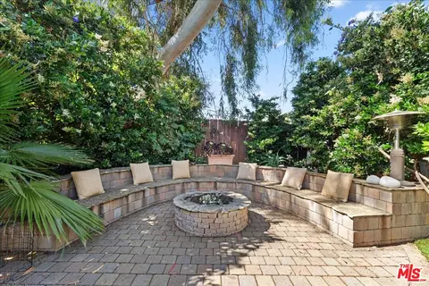 954 W 6th St, San Pedro, CA 90731